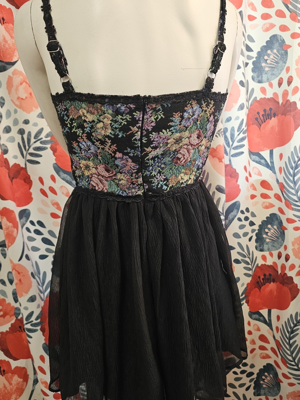 Floral Embroidered Lace-Up Black Dress - Picture 5 of 6